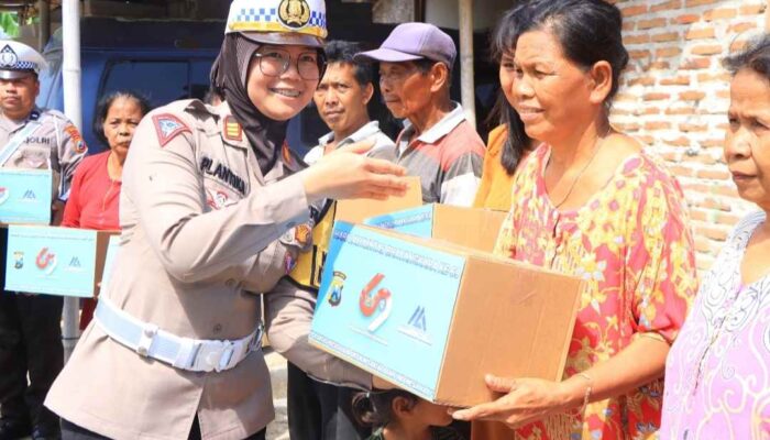 Jelang HUT Lantas, Polres Ngawi Bagi-bagi Sembako