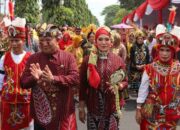 Beragam Pakaian Adat Nusantara di Karnaval Budaya Jember