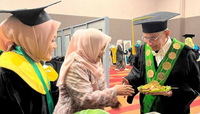 Menu Nasi Boran Sajian Untuk Rektor dan Panitia Wisuda