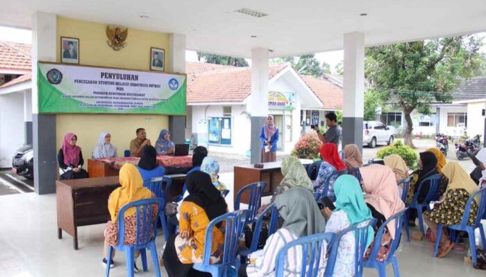 Camat Sukorambi Gandeng Unmuh Jember Beri Penyuluhan Stunting