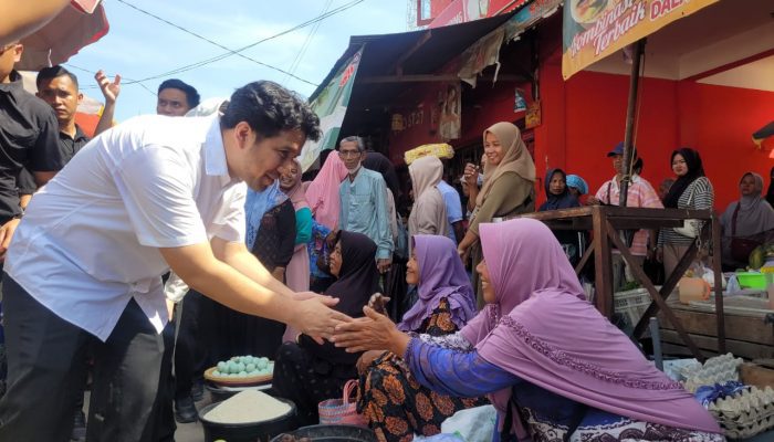 Emil Dardak Janji Bangun Pasar Baru Kamal Bangkalan Bekas Terbakar