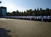 HSN 2024, Ribuan Siswa MAN Surabaya Upacara Bersarung dan Berkopiah