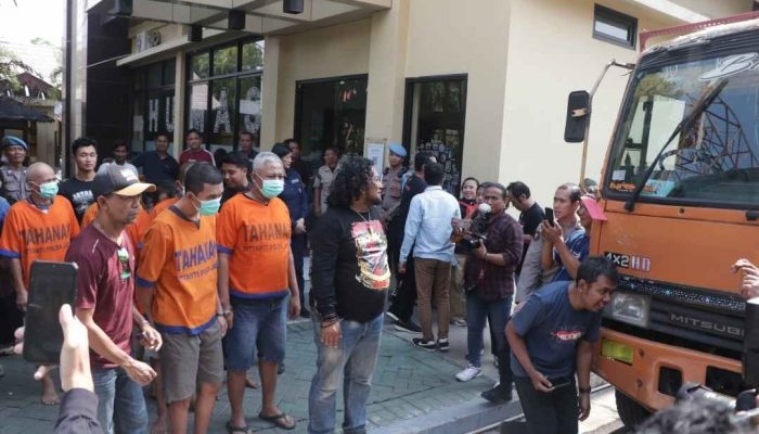 Komplotan Curat Truk Trailer Surabaya Diamankan