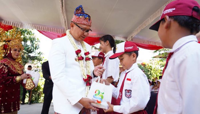 Forkopimda Batu Uji Coba Makan Bergizi Gratis di Hari Sumpah Pemuda