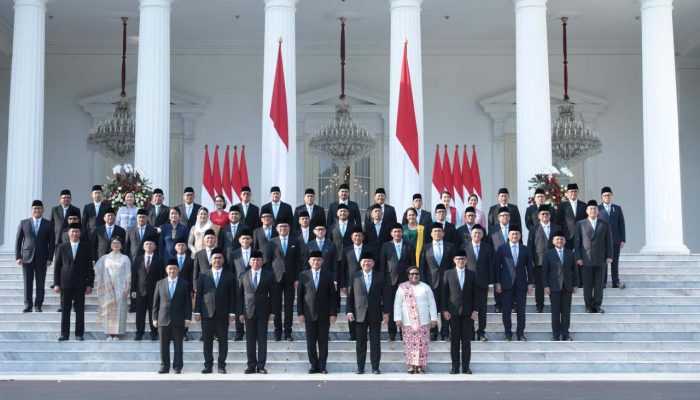 Dasi Biru di Kabinet Merah Putih Prabowo