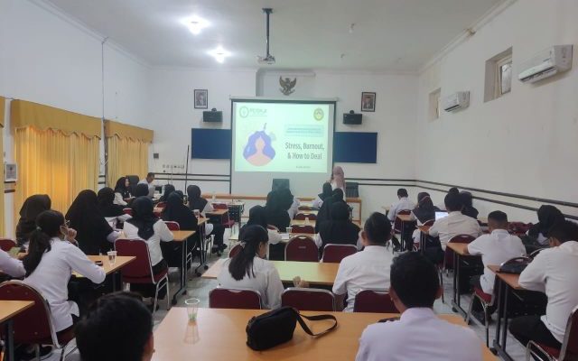 Dinkes Lumajang Bekali Karyawan Cara Cegah Stres dan Jaga Kesehatan Mental