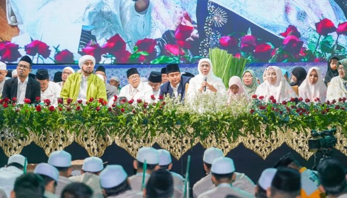Kerap Selawatan, Habib Syekh Nilai Khofifah Berjiwa Pendidik