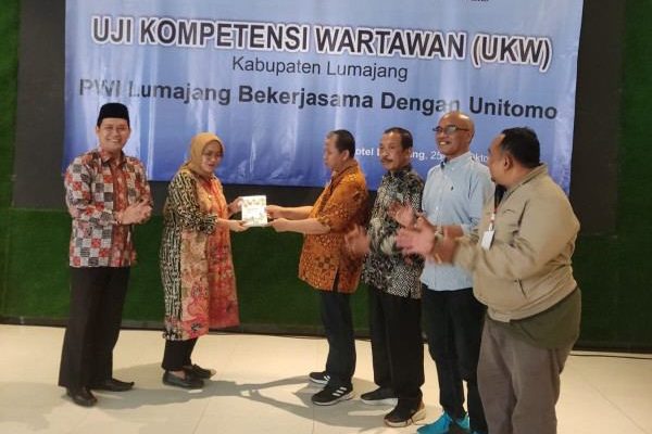 Pj Bupati Minta Wartawan Lumajang Profesional Jalankan Tugas