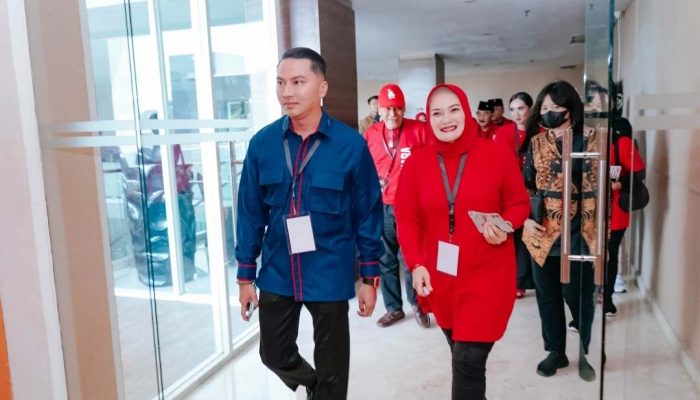 Debat Publik Pertama Pilwali Madiun: Aldi Dwi Prastianto Curi Perhatian dengan Busana Karya Anak SMK