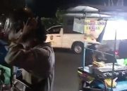 Satpol PP Usir PKL Alun-alun Lumajang Jualan di Kota Sendiri