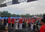 Paslon DaDi Juara Gelar Jalan Sehat, Tebar Ratusan Hadiah
