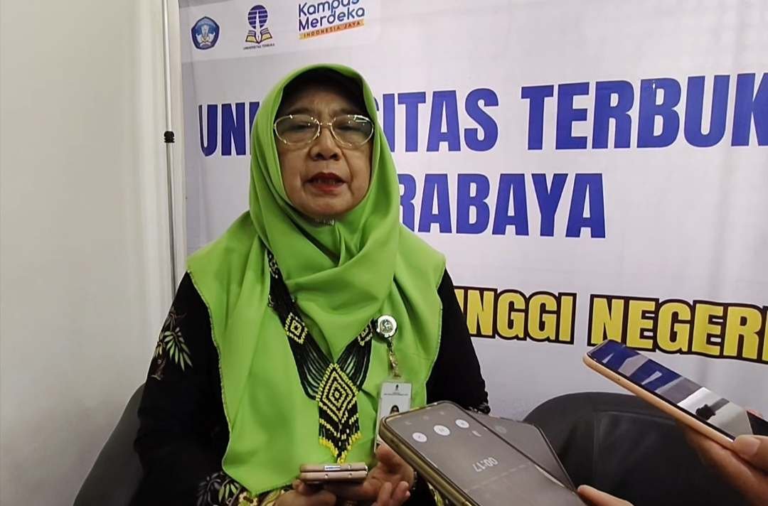 Direktur UT Surabaya