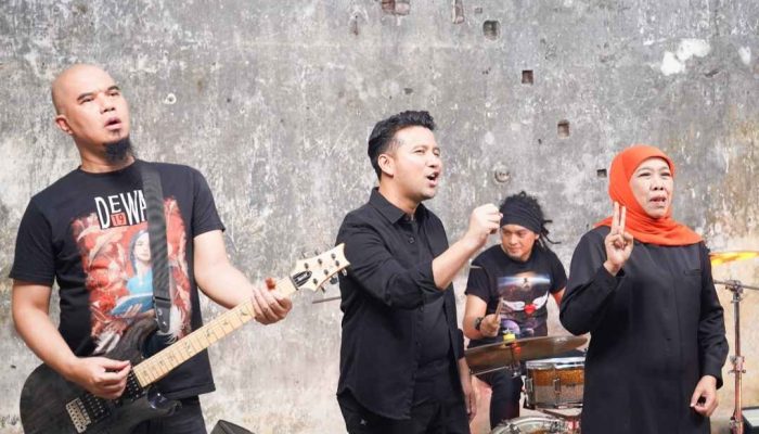 Wow, Khofifah-Emil Bareng Dewa 19 dan Ahmad Dani Syuting Viedo Klip