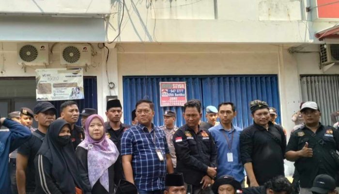 Puluhan Anggota Madas Geruduk Kantor True Finance