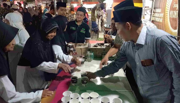 Kopi Gratis Madasnu Diserbu Jemaah Gebang Taman Berselawat