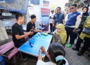 Di Pasar Kapasan, Khofifah Buka Layanan Cek Kesehatan Gratis Bagi Pedagang