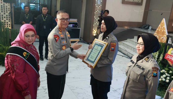 Polwan Magetan Ini Juarai Lomba MC Berbahasa Inggris