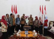 Pemkab Serahkan Sertifikat Tanah Akbid Bojonegoro ke Kemenkes RI