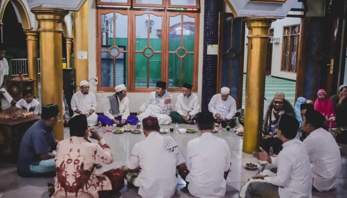 Cabup Hendy Klarifikasi ke Bawaslu Jember, Usai Dituduh Kampanye di Masjid