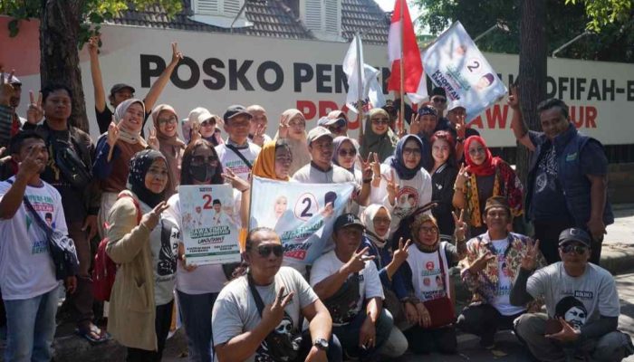 Jumat Berkah, Tim Pemenangan Khofifah-Emil Bagi-bagi 2000 Nasbung
