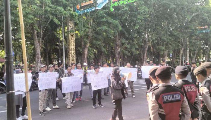Diusir Kabag Prokopim Saat Wawancara, Belasan Jurnalis Demo Pemkab Bojonegoro