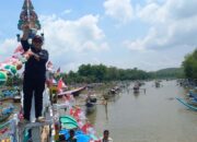 Nelayan Puger Gelar Pawai Perahu, Siap Menangkan Paslon 01