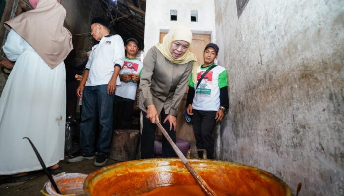 Cagub Khofifah Siap Fasilitasi Replanting Industri Gula Merah di Candipuro Lumajang
