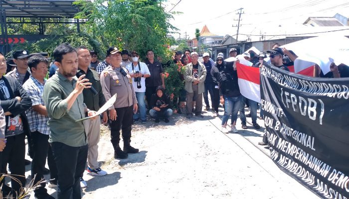 FPDB Luruk KPU, Tuntut Bekerja Profesional