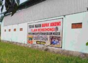Pengusaha Alsintan Bentangkan Spanduk Satire ke Jokowi