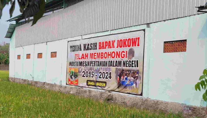 Pengusaha Alsintan Bentangkan Spanduk Satire ke Jokowi