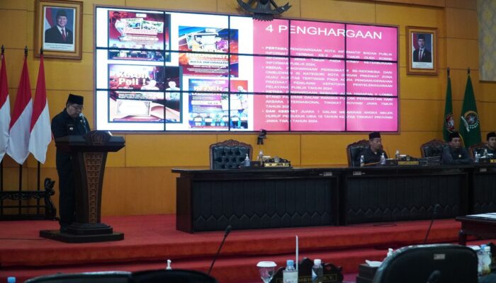 Wali Kota Blitar Santoso Hadiri Rapat Paripurna DPRD Bahas Perda APBD 2025