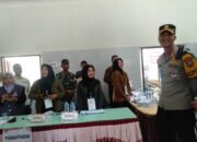 Pj Bupati, Plh Bakesbangpol, dan Polda Jatim Pantau TPS 01 Selopanggung