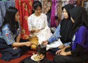 Sahid Hotel Surabaya dan LKP Aora Perkenalkan Seni Membatik