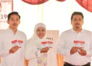 Khofifah Nyoblos Bareng Dua Putranya, Optimis Menang Tebal