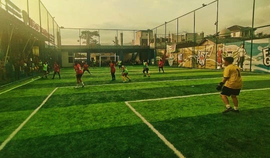 Melihat Aksi Kocak dan Seru Para Wanita Mengolah Bola di Liga Bulukerto 2024