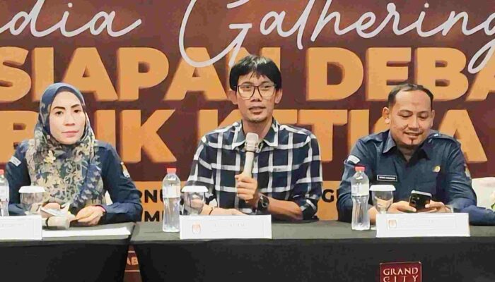 Debat Pamungkas Pilgub Jatim 2024 Bahas Infrastruktur dan Lingkungan