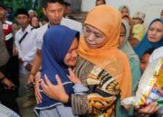 Khofifah Takziyah ke Rumah Duka Keluarga Daris di Situbondo, Saksi Khofifah-Emil