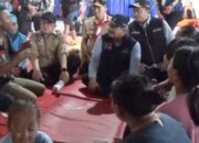 Kunjungi Lokasi Banjir di Jombang, Kemensos Siapkan Shelter dan Logistik hingga Layanan Psikososial