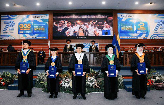 Universitas Airlangga Kukuhkan Lima Guru Besar Baru, Ini Pesan Pesan Rektor