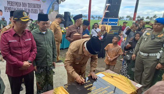 Tingkatkan Akses Perekonomian Lokal, Bupati Sanusi Resmikan Jalan Usaha Tani