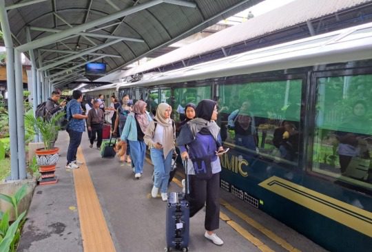 Hari Pertama Kereta Panoramic Disambut Antusias Warga