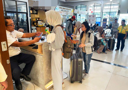 Libur Nataru 2024-2025, Lonjakan Penumpang di KAI Daop 8 Surabaya