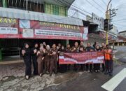 Kejari Blitar Bagi-bagi Merchandise Peringati Hakordia