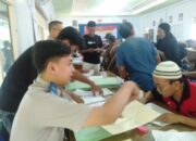Warga Desa Pojok Kawedanan Terima Sertifikat PTSL