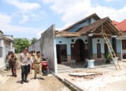 Angin Puting Beliung Rusak Rumah Warga Desa Simbatan, Kapolres Magetan Terjun