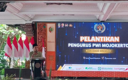 PWI Jatim Lantik Pengurus PWI Mojokerto Raya 2024-2027