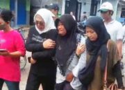 Air Mata Ibu Dedy Sambut Legislator Mbak Estu di Posko Basarnas