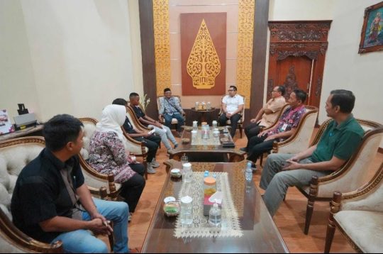 Dua pelajar
