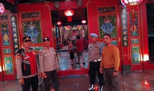Polres Madiun Kota Sterilisasi Klenteng Hwie Ing Kiong