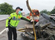 Dua Pegawai Dinsos Jatim Tewas di Tol Jombang